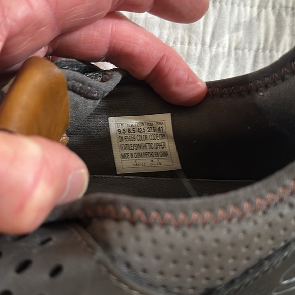 Skechers casual walking shoes men’s size 9.5. Canvas upper - Picture 6 of 6